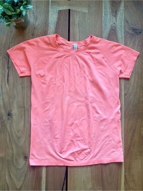 Athleta Momentum Tee